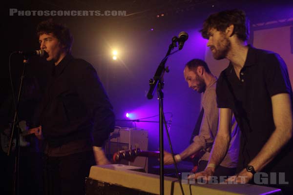 CRYSTAL STILTS - 2013-12-01 - PARIS - Point Ephemere - 